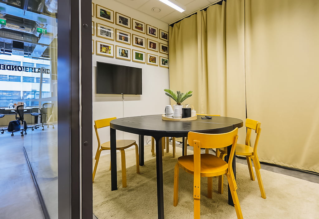 Art goes Kapakka meeting room